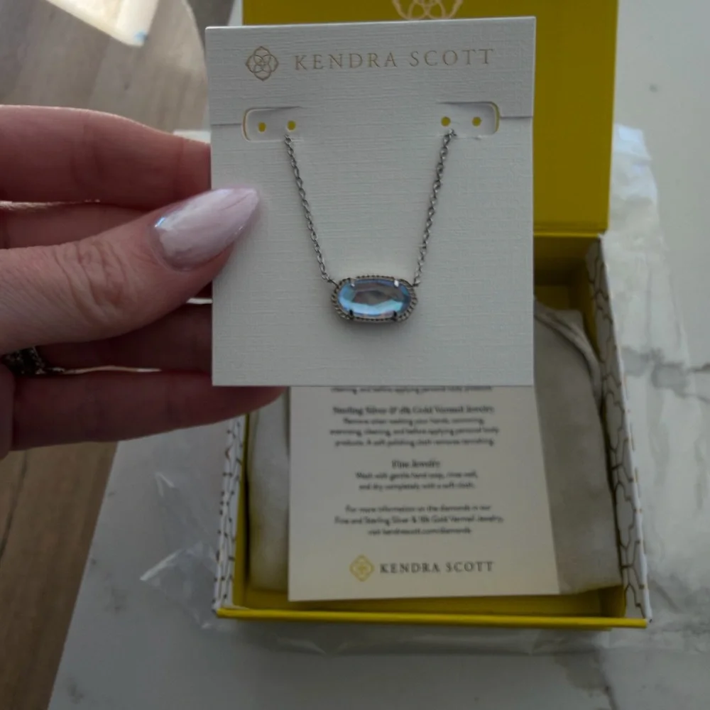 Kendra Scott Elisa Silver Pendant Necklace in
Dichroic Glass - Picture 5 of 5